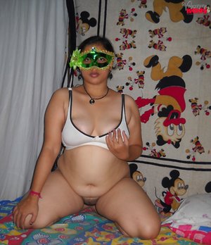 Indian Amateur Babes invites you to browse their xxx pictures with Indian Babe xxx gallery 222481