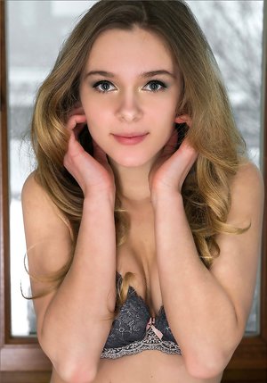 MPL Studios invites you to browse their xxx photos with Karissa showing amazing shape